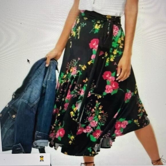Cabi Black Floral Drama Wrap Skirt #5700 Small - Picture 11 of 12